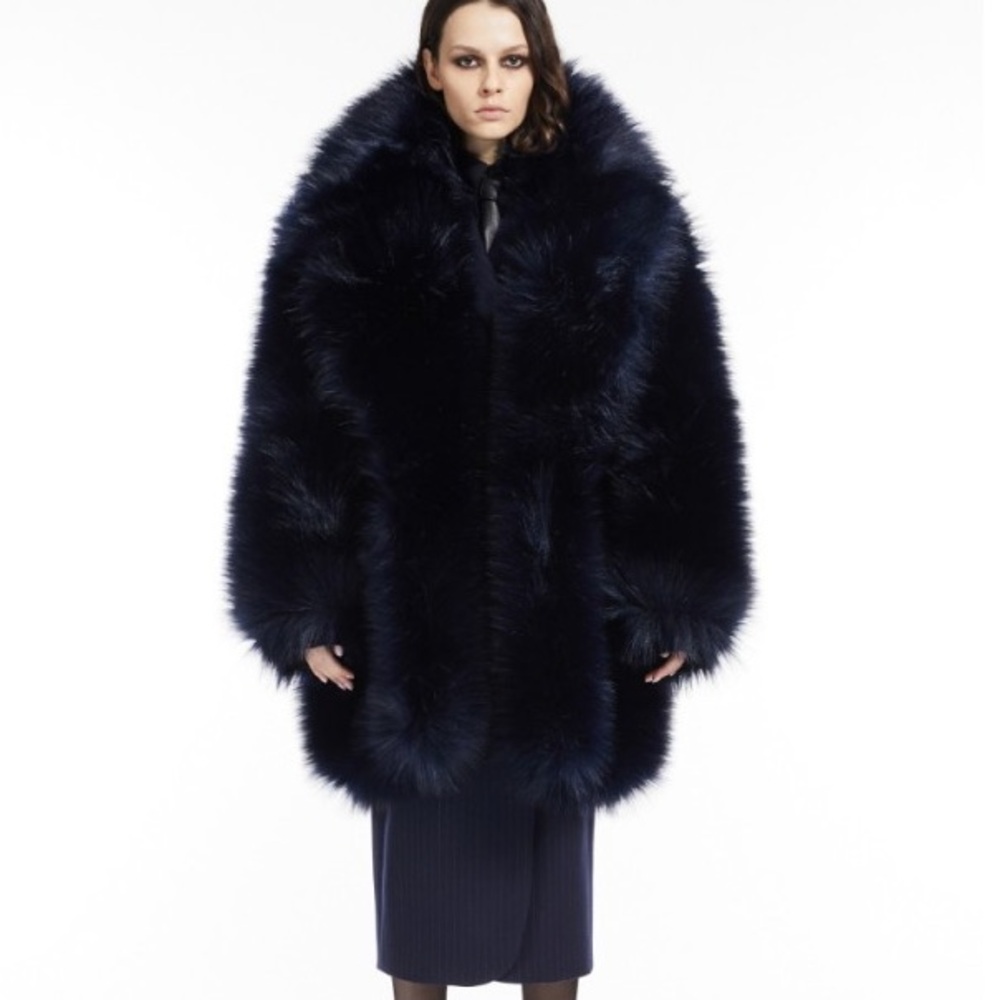 MaxMara Sportmax Women's Raid Oversized Faux Fur Coat in Ultramarine. Size L